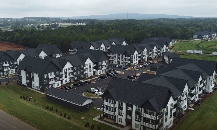 Laurel at Dry Creek apartment community in Huntsville, Alabama